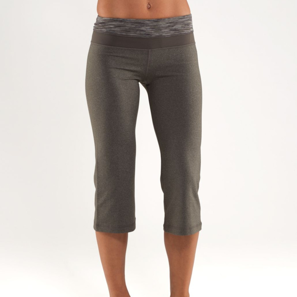 Lululemon Groove crop size 6